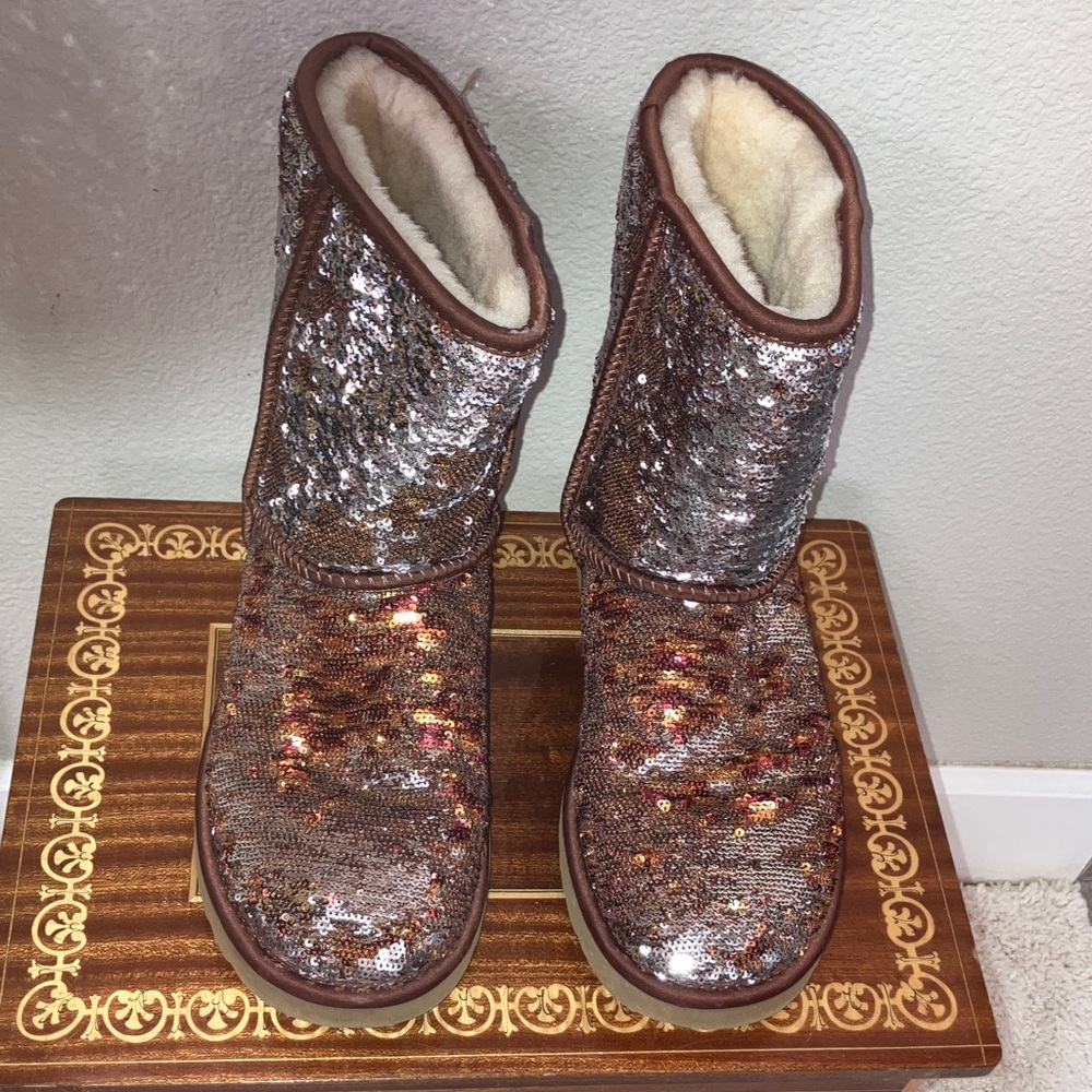 NWOB UGG 8 Sequin Boots woman’s